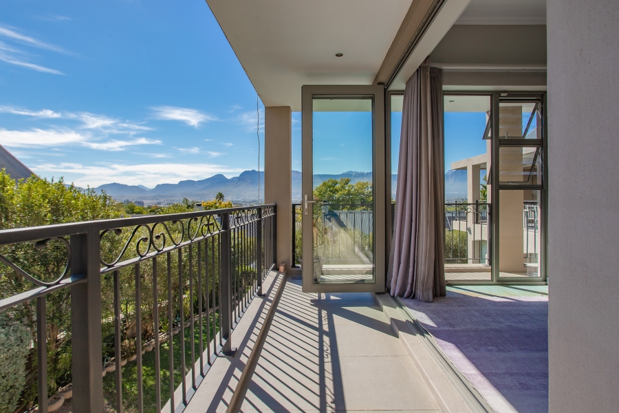 5 Bedroom Property for Sale in Lemoenkloof Western Cape